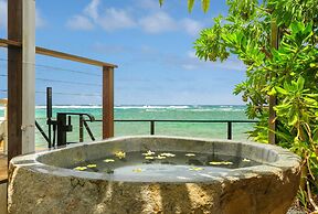 Bond House 4 Bedroom Home by RedAwning