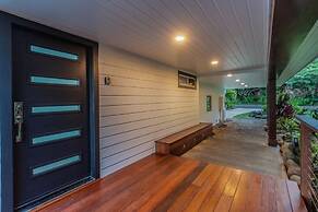 Bond House 4 Bedroom Home by RedAwning