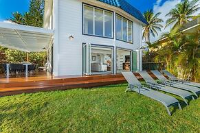 Bond House 4 Bedroom Home by RedAwning