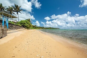 Bond House 4 Bedroom Home by RedAwning