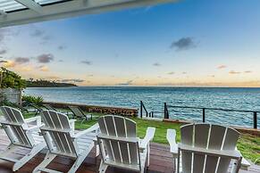 Bond House 4 Bedroom Home by RedAwning