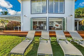 Bond House 4 Bedroom Home by RedAwning