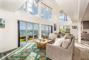 Bond House 4 Bedroom Home by RedAwning