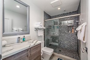 Bond House 4 Bedroom Home by RedAwning