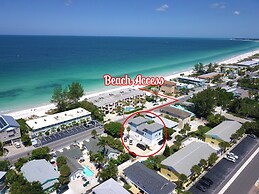 3 Bedrooms with Gulf Views Unit A Steps Away From Beach 3 Villa by Red