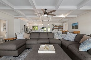 NEW Bay Dreamin 4 Bedroom Private Pool Spa Beach Front Property 3 Home