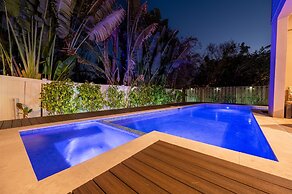 NEW Bay Dreamin 4 Bedroom Private Pool Spa Beach Front Property 3 Home