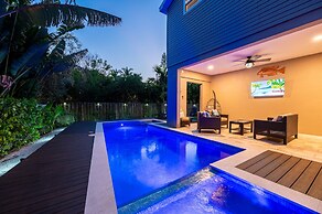 NEW Bay Dreamin 4 Bedroom Private Pool Spa Beach Front Property 3 Home