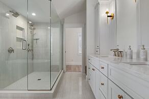 NEW Bay Dreamin 4 Bedroom Private Pool Spa Beach Front Property 3 Home