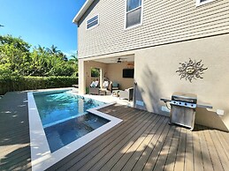 NEW Bay Dreamin 4 Bedroom Private Pool Spa Beach Front Property 3 Home