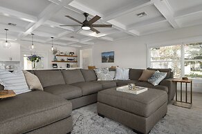 NEW Bay Dreamin 4 Bedroom Private Pool Spa Beach Front Property 3 Home