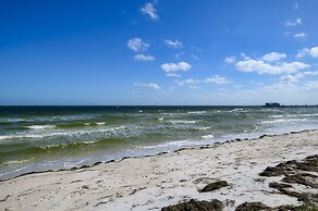 NEW Bay Dreamin 4 Bedroom Private Pool Spa Beach Front Property 3 Home