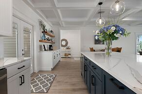 NEW Bay Dreamin 4 Bedroom Private Pool Spa Beach Front Property 3 Home