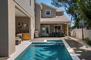 NEW Bay Dreamin 4 Bedroom Private Pool Spa Beach Front Property 3 Home