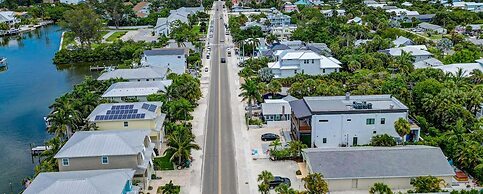 NEW Bay Dreamin 4 Bedroom Private Pool Spa Beach Front Property 3 Home