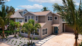 NEW Bay Dreamin 4 Bedroom Private Pool Spa Beach Front Property 3 Home