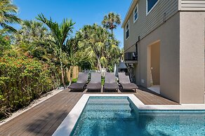 NEW Bay Dreamin 4 Bedroom Private Pool Spa Beach Front Property 3 Home