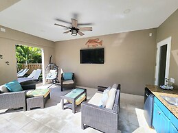 NEW Bay Dreamin 4 Bedroom Private Pool Spa Beach Front Property 3 Home