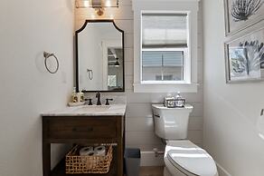 NEW Bay Dreamin 4 Bedroom Private Pool Spa Beach Front Property 3 Home