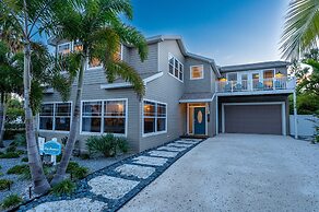 NEW Bay Dreamin 4 Bedroom Private Pool Spa Beach Front Property 3 Home