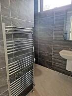 Leap Year Cottage by Lake Beaghcauneen in Clifden