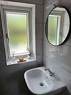 Leap Year Cottage by Lake Beaghcauneen in Clifden