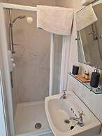 Leap Year Cottage by Lake Beaghcauneen in Clifden