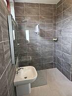 Leap Year Cottage by Lake Beaghcauneen in Clifden