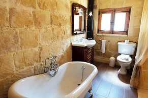 Villeleynah Amazing Gozitan Villa + Pool