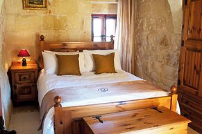 Villeleynah Amazing Gozitan Villa + Pool