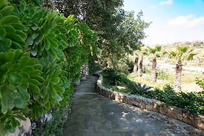 Villeleynah Amazing Gozitan Villa + Pool