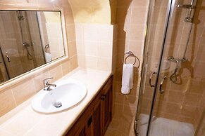 Villeleynah Amazing Gozitan Villa + Pool