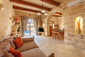 Centre Island Gozitan Farmhouse & Pool