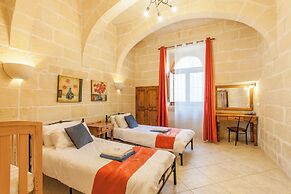 Centre Island Gozitan Farmhouse & Pool