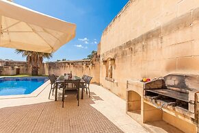 Centre Island Gozitan Farmhouse & Pool