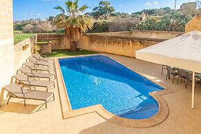 Centre Island Gozitan Farmhouse & Pool