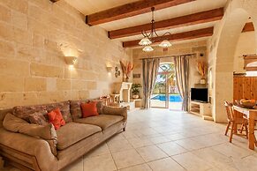Centre Island Gozitan Farmhouse & Pool
