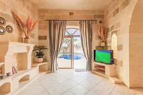 Centre Island Gozitan Farmhouse & Pool