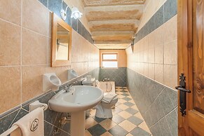 Centre Island Gozitan Farmhouse & Pool