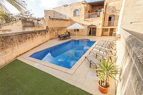 Centre Island Gozitan Farmhouse & Pool
