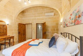 Centre Island Gozitan Farmhouse & Pool