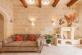 Centre Island Gozitan Farmhouse & Pool