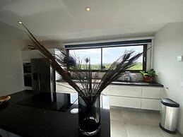 Impeccable 2-bed Apartment in Willemstad