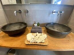 Impeccable 2-bed Apartment in Willemstad