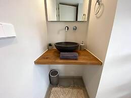 Impeccable 2-bed Apartment in Willemstad