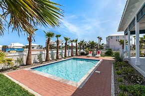 Sea Pointer Inn - Private Beach House With Pool 3 Bedroom Home by RedA