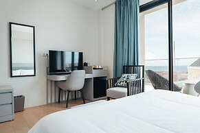 Elements Hotel & Shops