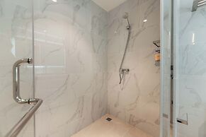 Elements Hotel & Shops