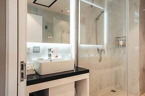 Elements Hotel & Shops