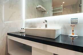 Elements Hotel & Shops